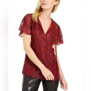 NWOT MICHAEL KORS BURGUNDY V-NECK TOP
RETAIL $110.00 SIZE M